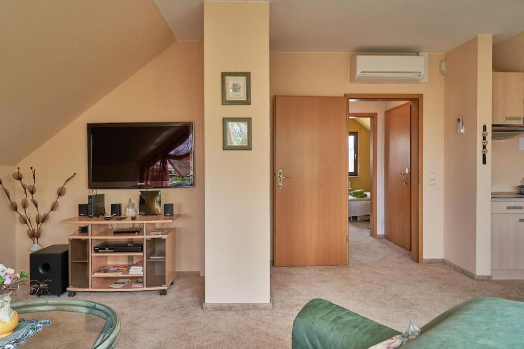 Ferienwohnung Am Stadtrand Von Berlin Neu Buch Exterior photo